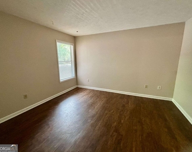 3841 Woodridge Way - Photo Thumbnail 15