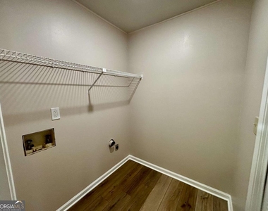 3841 Woodridge Way - Photo Thumbnail 18
