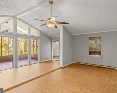 4421 Jacobs Drive - Photo Thumbnail 8