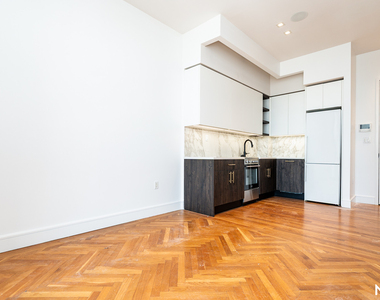 321 Wythe Ave - Photo Thumbnail 12