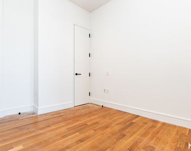 321 Wythe Ave - Photo Thumbnail 8