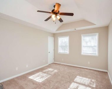300 Claremont Drive - Photo Thumbnail 9
