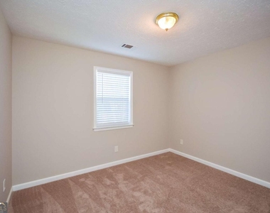 300 Claremont Drive - Photo Thumbnail 7