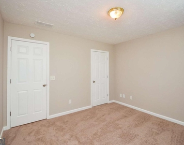 300 Claremont Drive - Photo Thumbnail 6