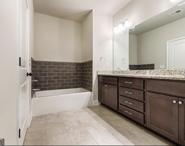 3312 Sangster Way - Photo Thumbnail 16