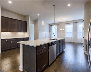 3312 Sangster Way - Photo Thumbnail 5