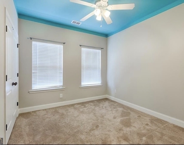 3312 Sangster Way - Photo Thumbnail 10