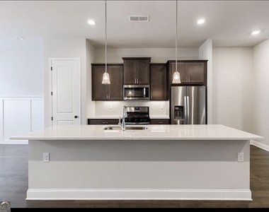 3312 Sangster Way - Photo Thumbnail 4