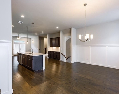 3312 Sangster Way - Photo Thumbnail 3
