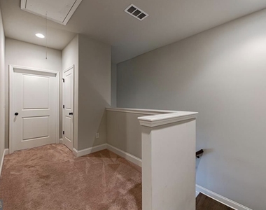 3312 Sangster Way - Photo Thumbnail 8