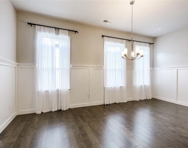 3312 Sangster Way - Photo Thumbnail 2