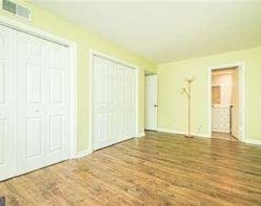 3091 Colonial Way - Photo Thumbnail 6
