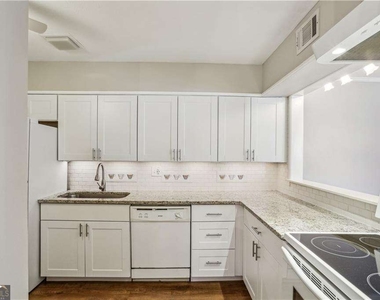 3091 Colonial Way - Photo Thumbnail 5
