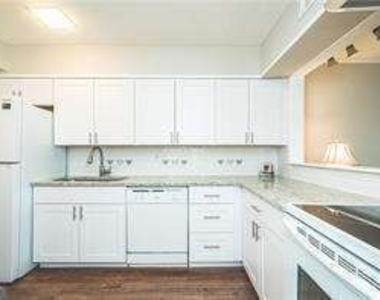 3091 Colonial Way - Photo Thumbnail 2