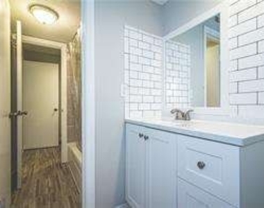 3091 Colonial Way - Photo Thumbnail 9