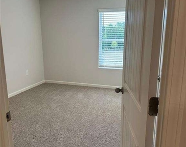 23 Berryville Drive - Photo Thumbnail 8