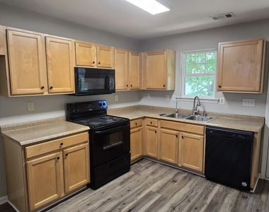 204 Oconee Way - Photo Thumbnail 10