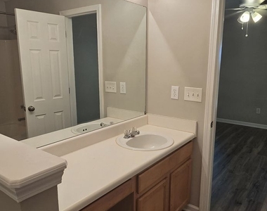 204 Oconee Way - Photo Thumbnail 17