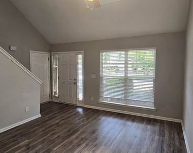 204 Oconee Way - Photo Thumbnail 6