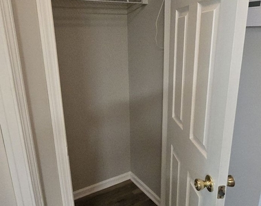 204 Oconee Way - Photo Thumbnail 12