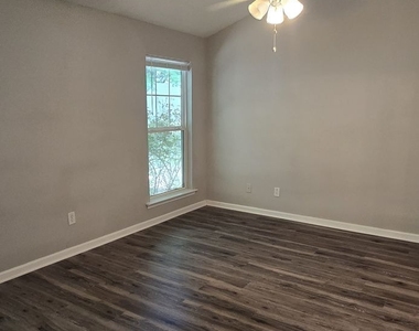 204 Oconee Way - Photo Thumbnail 14