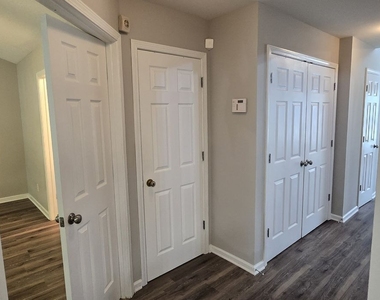 204 Oconee Way - Photo Thumbnail 11