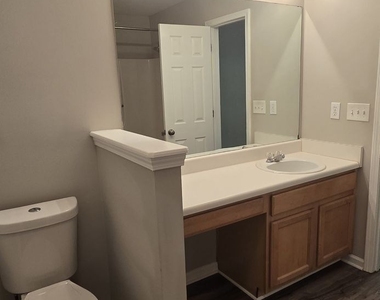 204 Oconee Way - Photo Thumbnail 18