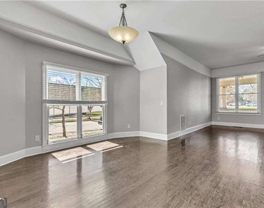 94 Lucy Street Se - Photo Thumbnail 5