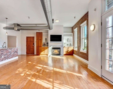 1158 Ponce De Leon Avenue Ne - Photo Thumbnail 2