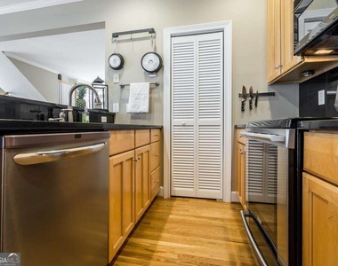 691 Bonaventure Avenue Ne - Photo Thumbnail 9
