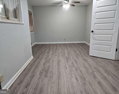 989 Rudolph Street - Photo Thumbnail 7