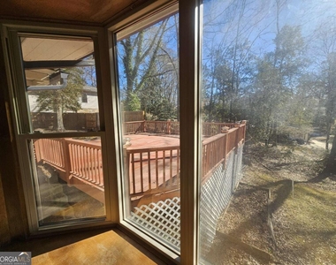 989 Rudolph Street - Photo Thumbnail 11