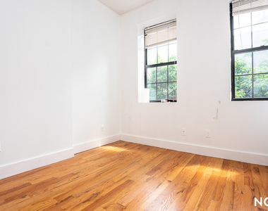 325 Franklin Ave - Photo Thumbnail 7