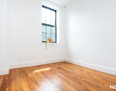 325 Franklin Ave - Photo Thumbnail 4