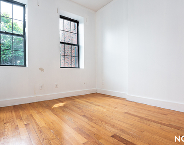 325 Franklin Ave - Photo Thumbnail 1