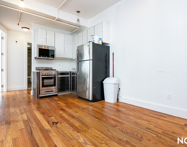 325 Franklin Ave - Photo Thumbnail 11