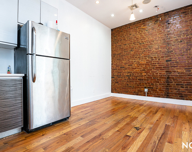 325 Franklin Ave - Photo Thumbnail 9