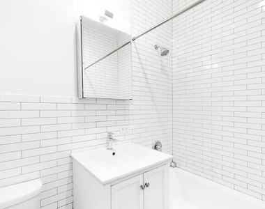 135 William Street - Photo Thumbnail 7