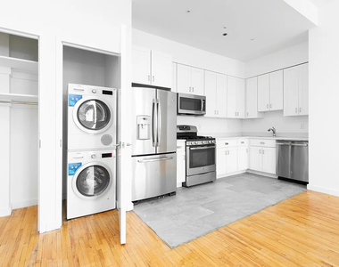 135 William Street - Photo Thumbnail 1