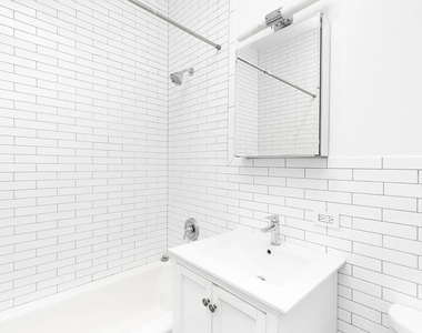 135 William Street - Photo Thumbnail 6
