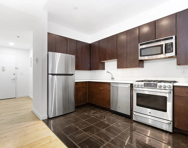 135 William Street - Photo Thumbnail 2