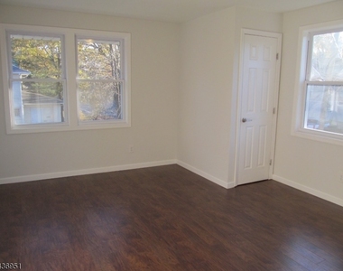 281 S Washington Ave - Photo Thumbnail 10