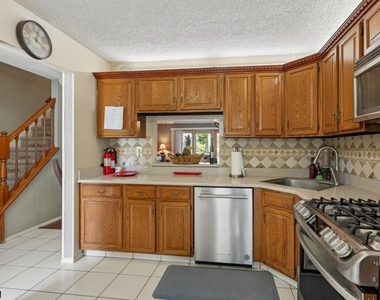 79 Chelsea Ct - Photo Thumbnail 12