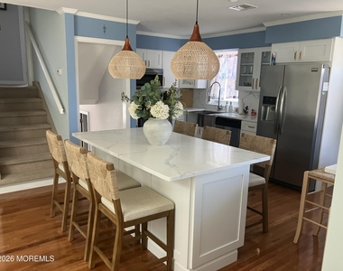210 Laurel Court - Photo Thumbnail 7