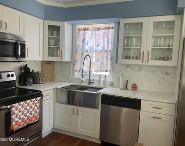 210 Laurel Court - Photo Thumbnail 11