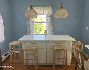 210 Laurel Court - Photo Thumbnail 9