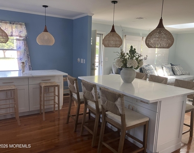 210 Laurel Court - Photo Thumbnail 8