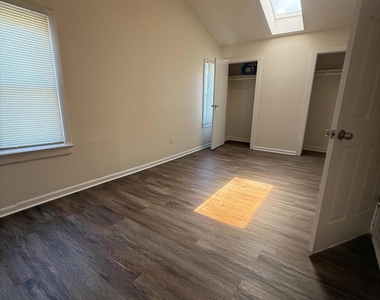 153 Seabreeze Avenue - Photo Thumbnail 2