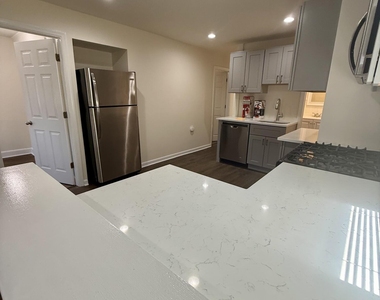 153 Seabreeze Avenue - Photo Thumbnail 3