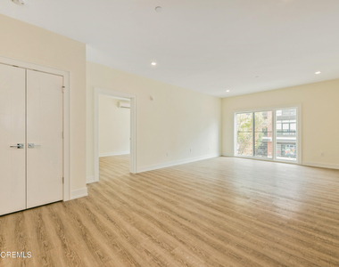 700 Bangs Avenue - Photo Thumbnail 5